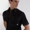 SHIRT MET KORTE MOUWEN EN CONTRASTSTIKKING