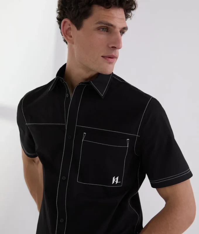 SHIRT MET KORTE MOUWEN EN CONTRASTSTIKKING