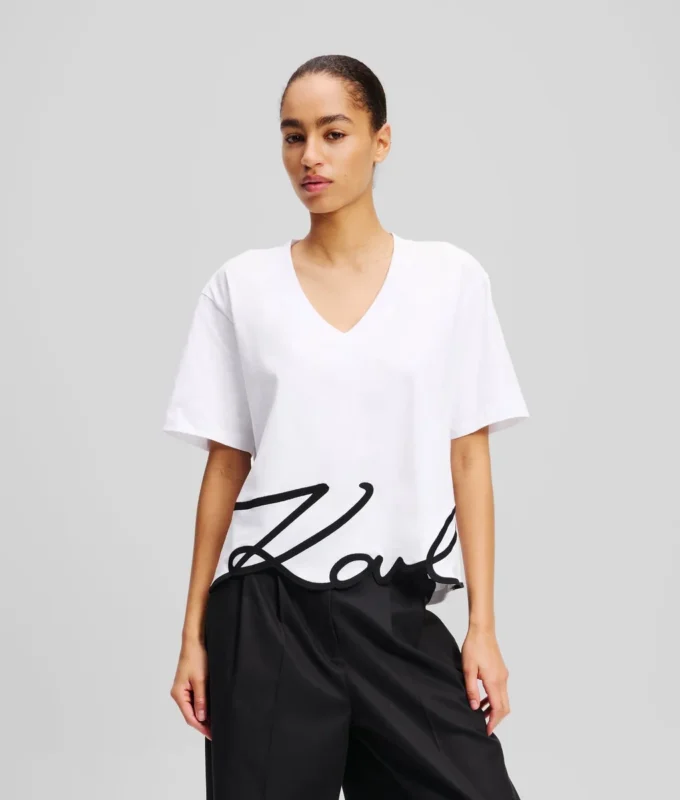 SIGNATURE T-SHIRT MET V-HALS