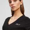 SIGNATURE T-SHIRT MET V-HALS