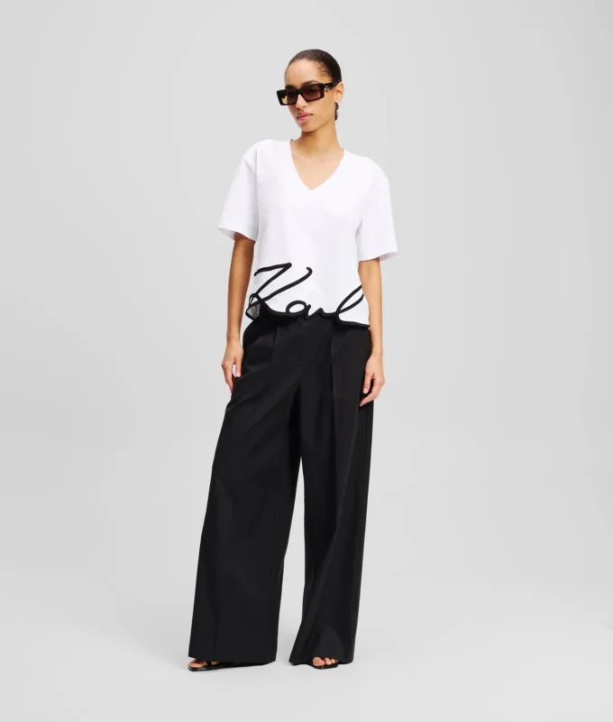 SIGNATURE T-SHIRT MET V-HALS