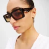 SUNGLASSES MET UITGESNEDEN SIGNATURE