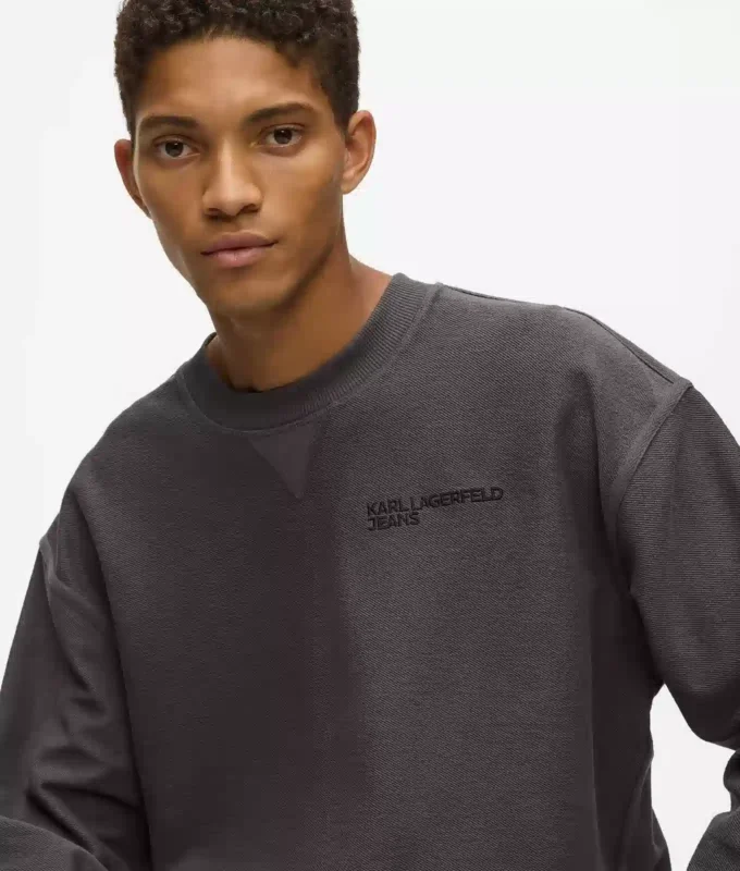 Sweatshirt binnenstebuiten