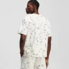 T-SHIRT MET ALL-OVER-PRINT