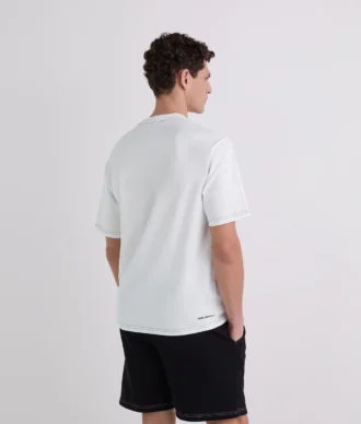 T-SHIRT MET CONTRASTSTIKKING