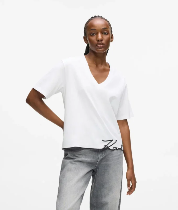 T-shirt met V-hals en kenmerkende zoom