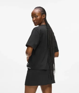 T-shirt met V-hals en kenmerkende zoom