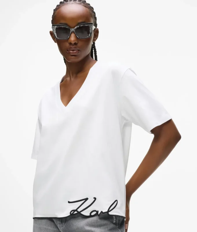 T-shirt met V-hals en kenmerkende zoom