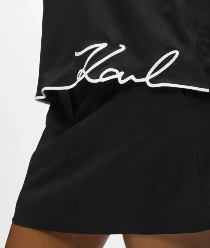 T-shirt met V-hals en kenmerkende zoom
