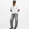 T-shirt met V-hals en kenmerkende zoom