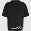 T-shirt met V-hals en kenmerkende zoom
