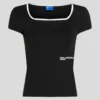 T-SHIRT MET VIERKANTE HALS