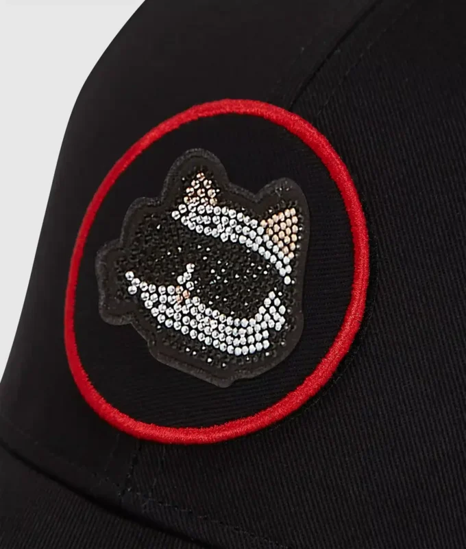 Transformeerbare Ikon-pet met strass-patches