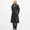 Trenchcoat van geperforeerd kunstleer