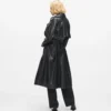 Trenchcoat van geperforeerd kunstleer