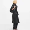 Trenchcoat van geperforeerd kunstleer