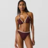 Triangelbikinitop met geschulpte rand