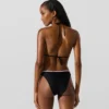 Triangelbikinitop met geschulpte rand