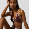 Triangelbikinitop met geschulpte rand