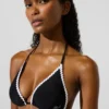 Triangelbikinitop met geschulpte rand