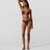 Triangelbikinitop met geschulpte rand