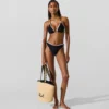 Triangelbikinitop met geschulpte rand